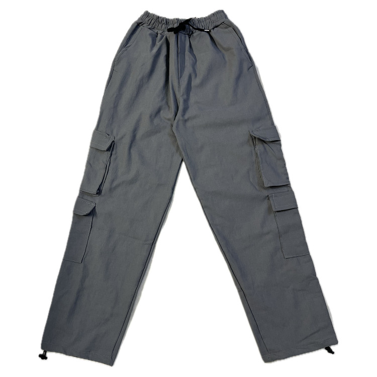 شلوار مردانه مدل کارگو دمپا بند دار طوسی نمای زمین