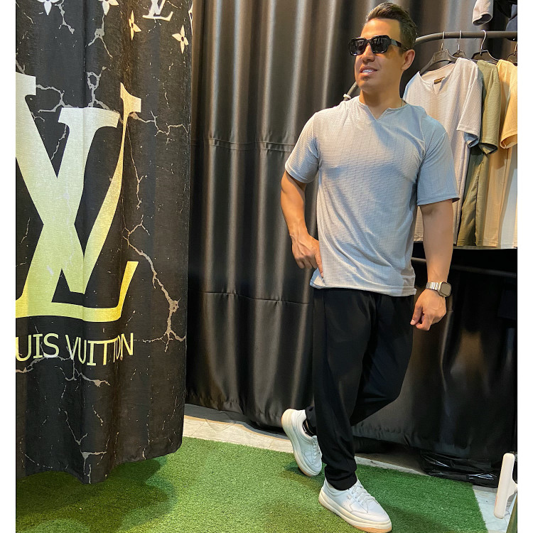 تیشرت مردانه مدل مراکشی یقه کوبایی طوسی نمای روبرو