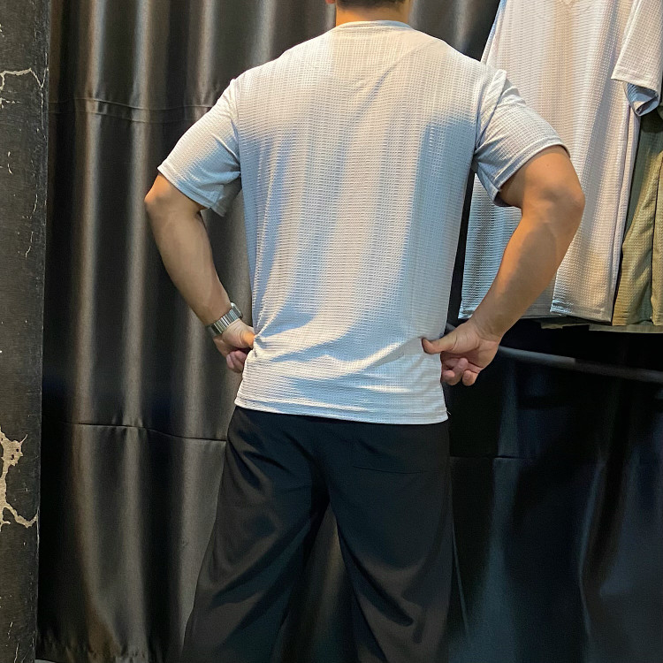 تیشرت مردانه مدل مراکشی یقه کوبایی طوسی نمای پشت