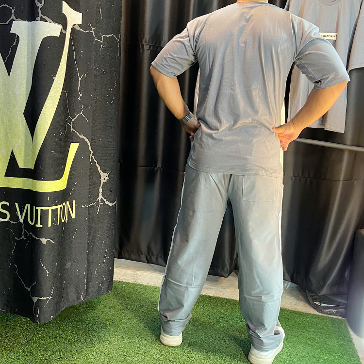 ست تیشرت شلوار مردانه بیسیک نوارکنفی رنگ طوسی نمای پشت