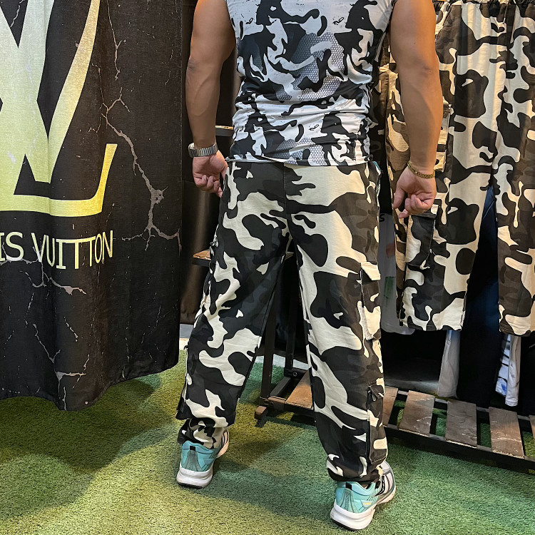 شلوار مردانه کارگو مدل چریکی سفید نمای پشت