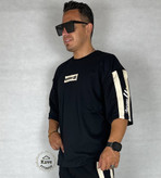 تیشرت مردانه رنگ مشکی آستین چاپ نوار کنفی نمای جلو