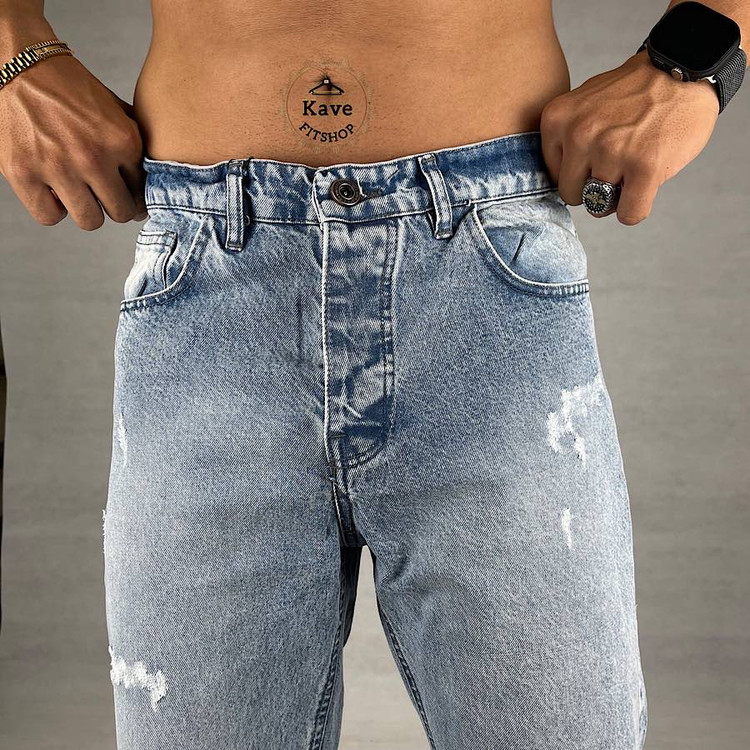 شلوار جین مردانه مدل مام فیت رنگ آبی روشن جزئیات پارچه