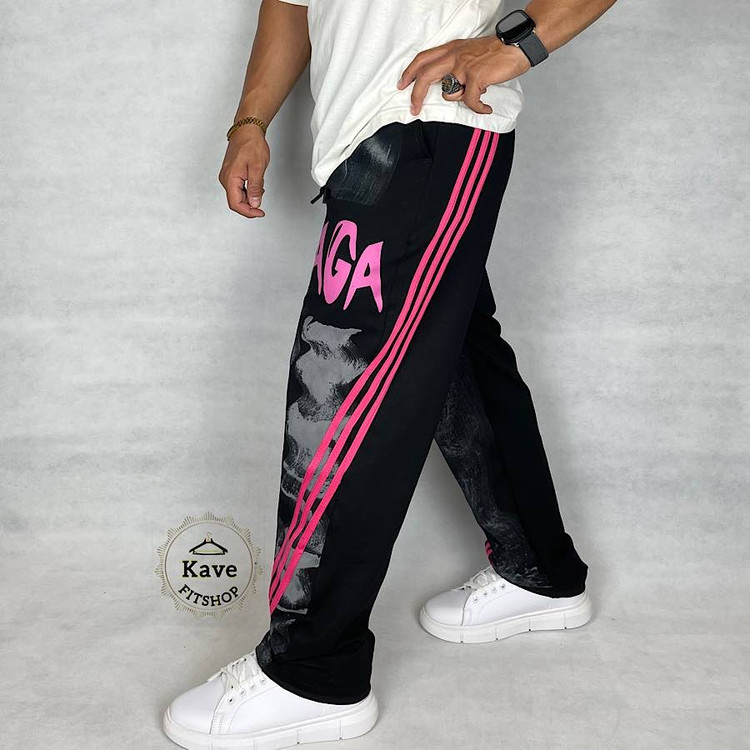 شلوار مردانه بگ مدل مشکی چاپ صورتی پیستوله | بالنسیاگا نمای چپ