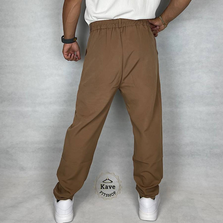 شلوار مردانه مدل کمر انگلیسی کلاسیک نسکافه ای نمای پشت