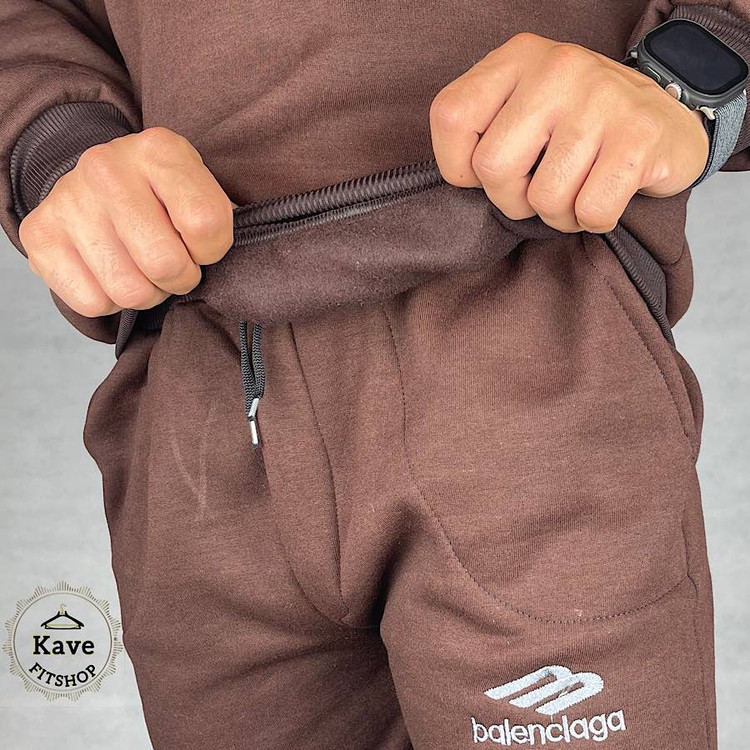 ست مردانه دورس شلوار مدل بیسیک جاگر قهوه ای | بالنسیاگا نمای پارچه ۲