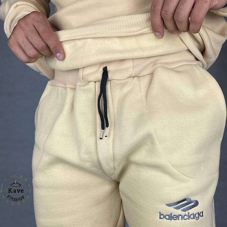 ست مردانه دورس شلوار مدل بیسیک جاگر کرم | بالنسیاگا نمای پارچه