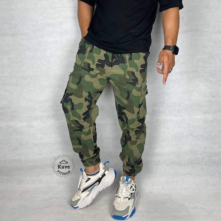 شلوار مردانه مدل کارگو طرح چریکی دمپا کش سبز نمای روبرو