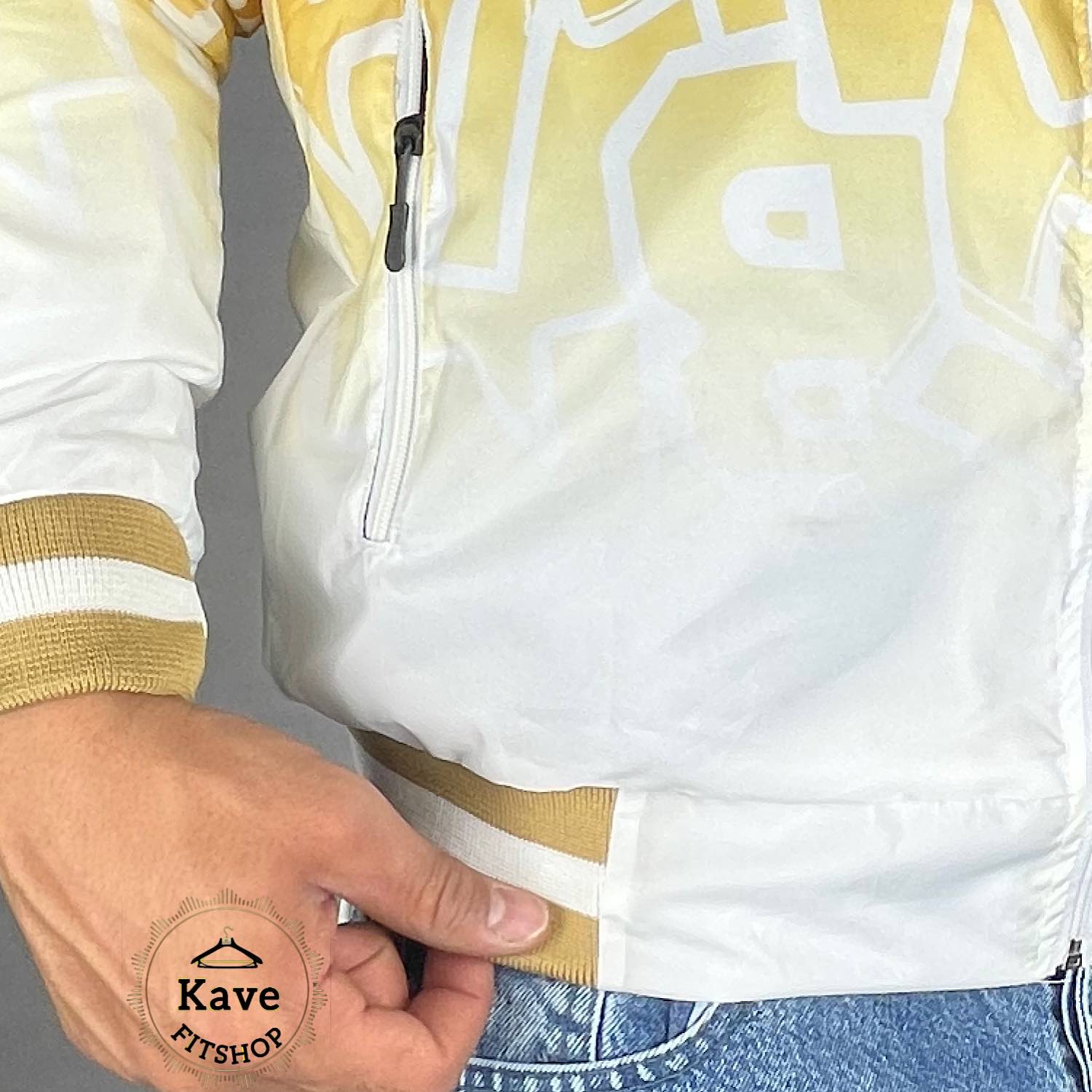 سویشرت مردانه شمعی ضدآب چاپ گرافیتی سفید زرد با داخل پشمی و کلاه نمای دوخت