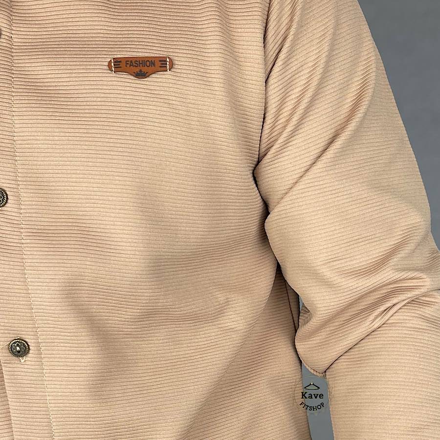 پیراهن مردانه کبریتی داخل کرکی آستین بلند نسکافه‌ای با فیت معمولی و دوخت تمیز مزونی مناسب پاییز و زمستان نمای دوخت